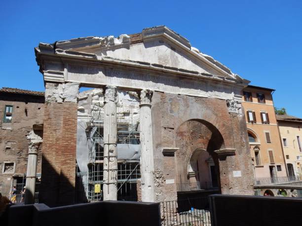 roma - chiesa di sant'angelo em pescheria - latin motto - fotografias e filmes do acervo