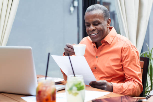 istock Businessman at cafe preparing himself for a meeting 685838962