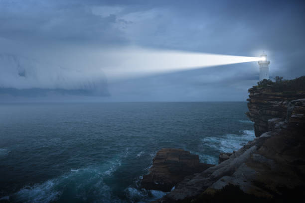 latarnia morska i zła pogoda w tle - storm lighthouse cloudscape sea zdjęcia i obrazy z banku zdjęć