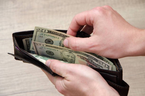 istock how to live with low salaries 685858132