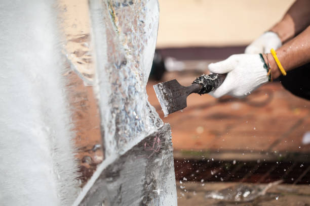 istock man is carving the ice sculpture for wedding 685868430