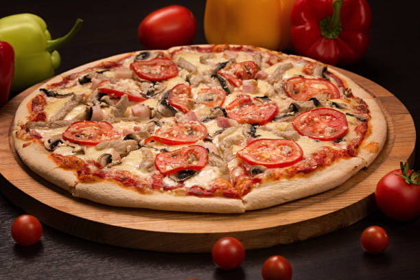 istock Pizza, mozzarella, pork, onion, bacon, mushrooms, parsley, tomato, garlic 685877576