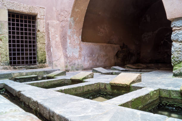 Picturesque cluster of 16th-century wash basins in Cefalu, Sicily - fotografia de stock