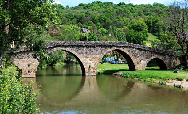 istock the bridge of Belcastel 685886412