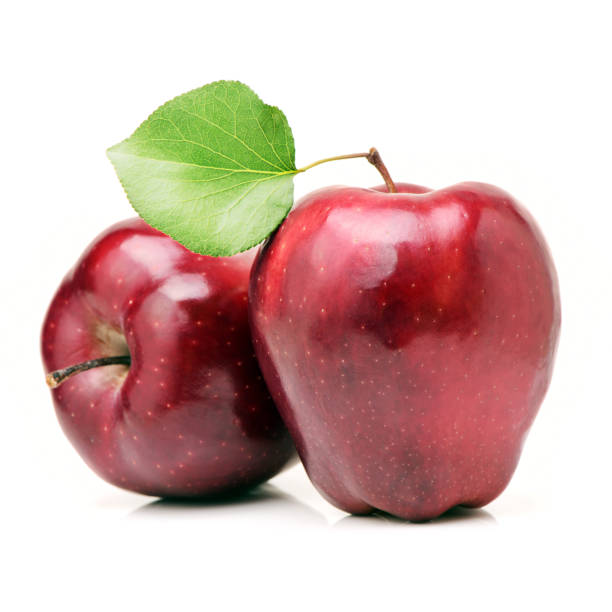 red apple con hojas aisladas sobre fondo blanco - apple red delicious apple studio shot fruit fotografías e imágenes de stock