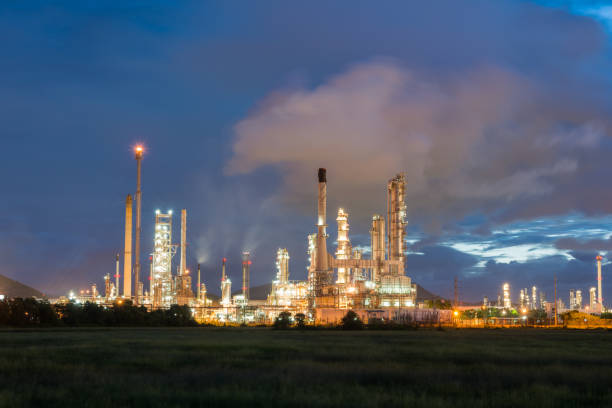 istock Oil Refinery factory at dark 685893048