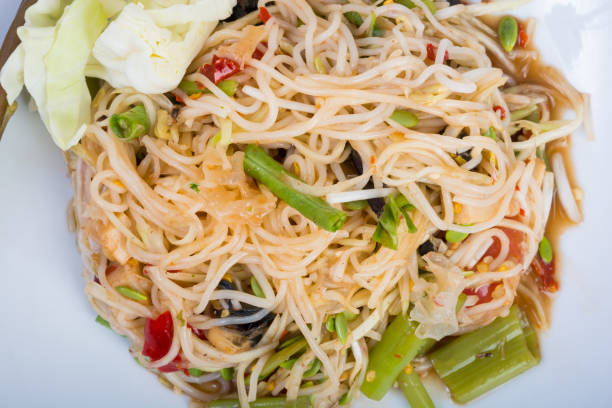 istock green papaya spicy salad Thai style 685894090