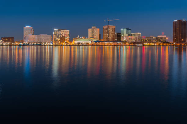 horizonte de norfolk va. - norfolk fotografías e imágenes de stock