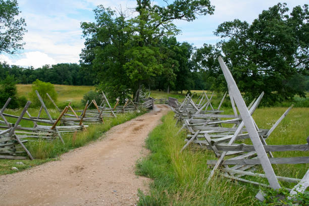 istock Dirt Road at the Gettysburg Battlefield 685952490