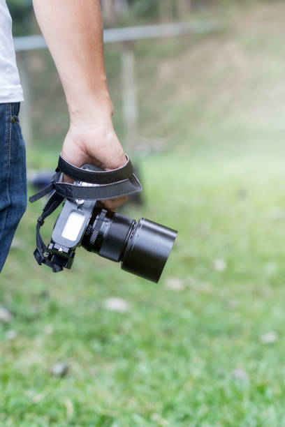 istock Camera in hand, photographer at the hips, rear view 685958208