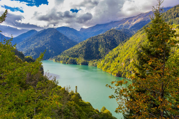 istock Beautiful summer view on mountain lake 685990642