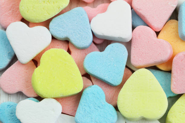 istock Background made of colorful sugar hearts 686002170