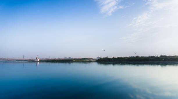 sonnenaufgang am yamuna ghat - yamuna river stock-fotos und bilder