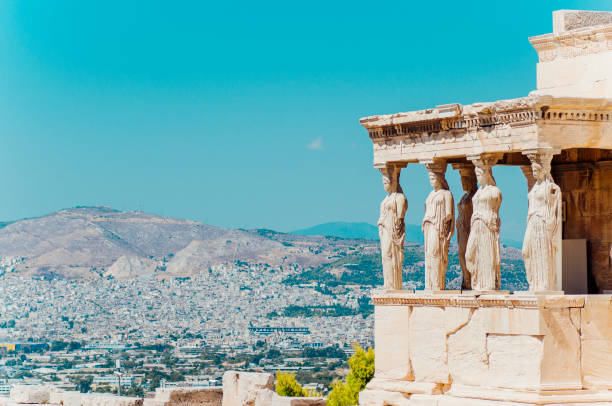 tempio di erechtheion, atene. - acropoli atene immagine foto e immagini stock