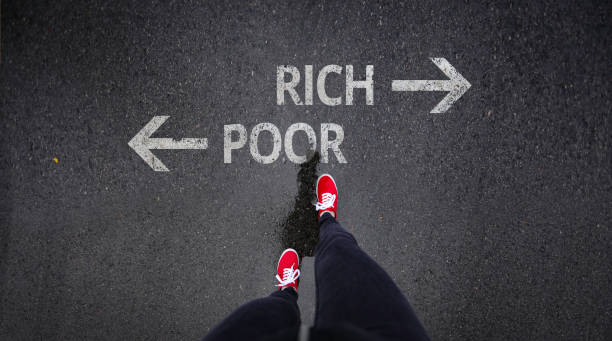 istock Red shoes standing next to rich and poor written in paint 686051110