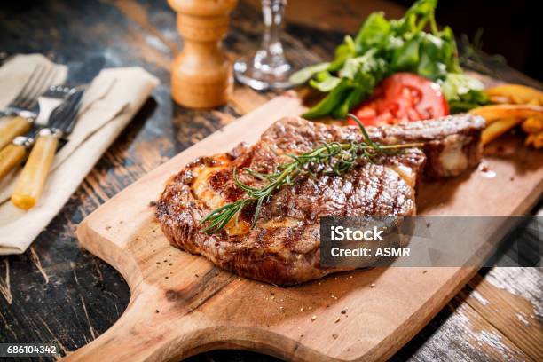 Rebanadas Steak Ribeye Foto de stock y más banco de imágenes de Bistec - Bistec, Entrecot, Carne
