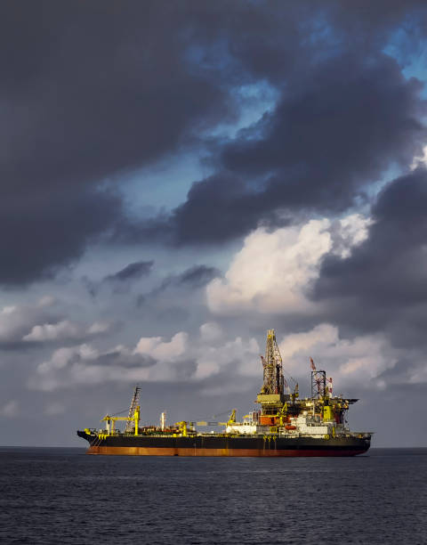 드릴링 장비 및 플랫폼 - oil rig sea remote oil industry 뉴스 사진 이미지