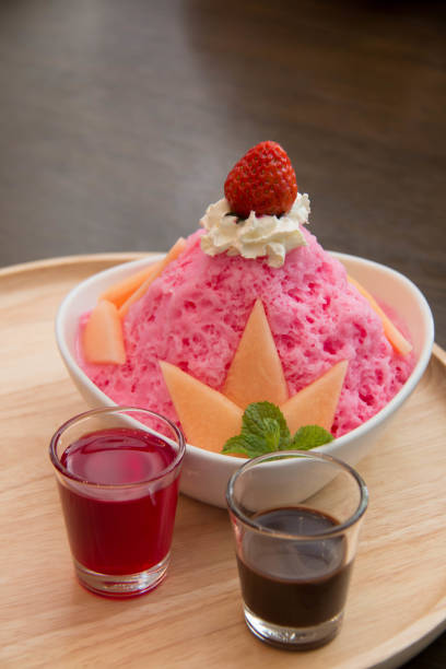istock bingsu with strawberry and sauce 686182062