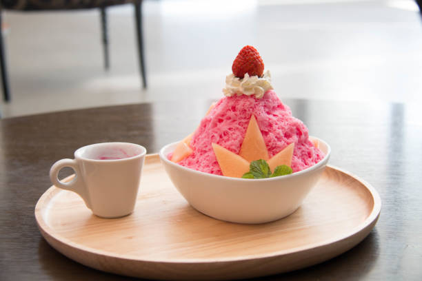 istock bingsu with strawberry and sauce 686184786
