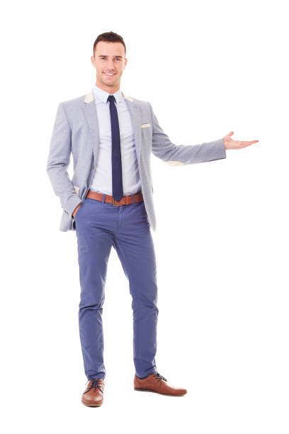 uomo in blazer blu che mostra spazio vuoto - blazer men suit business foto e immagini stock
