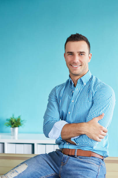istock Man sitting on desk in office 686206230