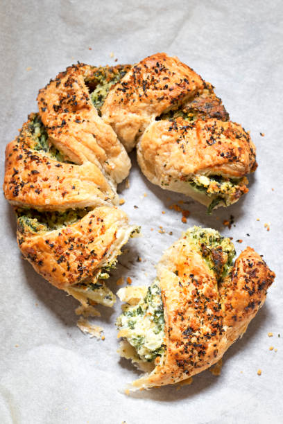 feta & spinach spanakopita - pie spinach spanakopita filo pastry imagens e fotografias de stock