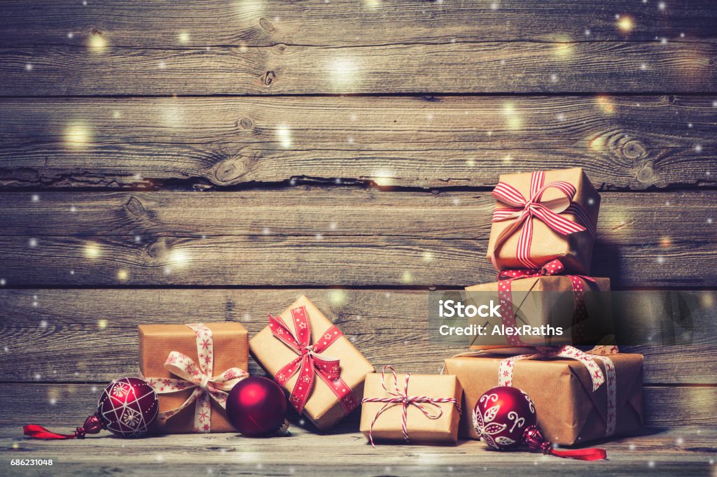 Weihnachtshintergrund mit Dekorationen und Geschenkboxen - Lizenzfrei Geschenk Stock-Foto