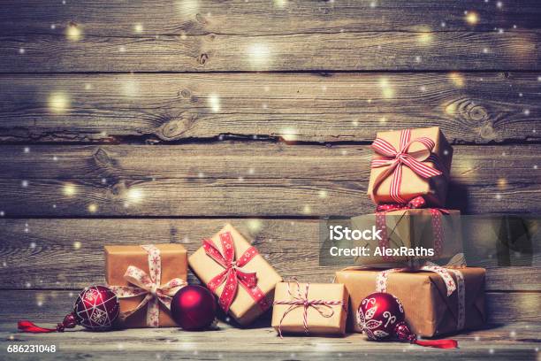 Weihnachtshintergrund Mit Dekorationen Und Geschenkboxen Stockfoto und mehr Bilder von Geschenk