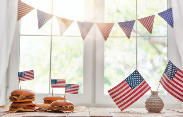 estados unidos celebra el 4 de julio - house home interior flag usa fotografías e imágenes de stock