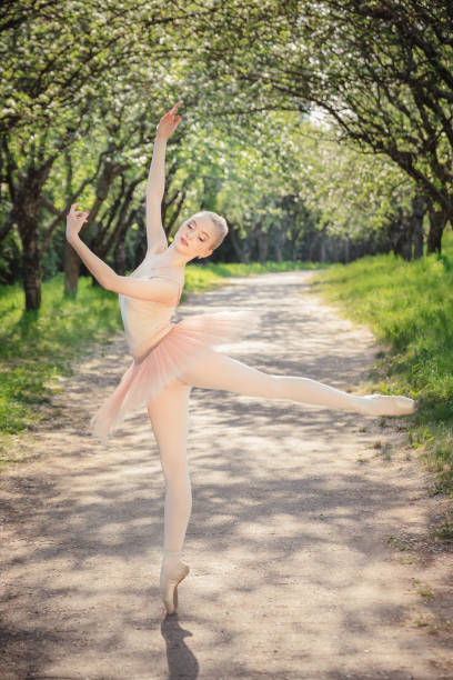 istock Young ballet dancer showing classic ballet poses outdoors at sunset 686264682