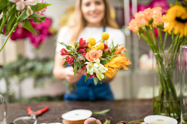 istock Flower worker showing her finished bouquet 686275922