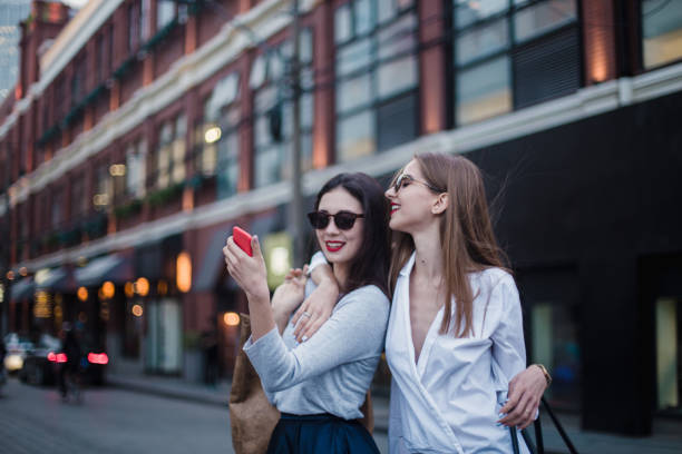 istock Girls were in shopping 686284580
