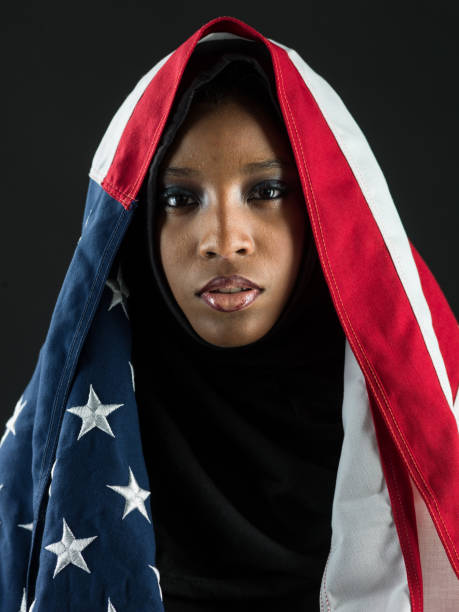 giovane donna musulmana nera - milfeh foto e immagini stock