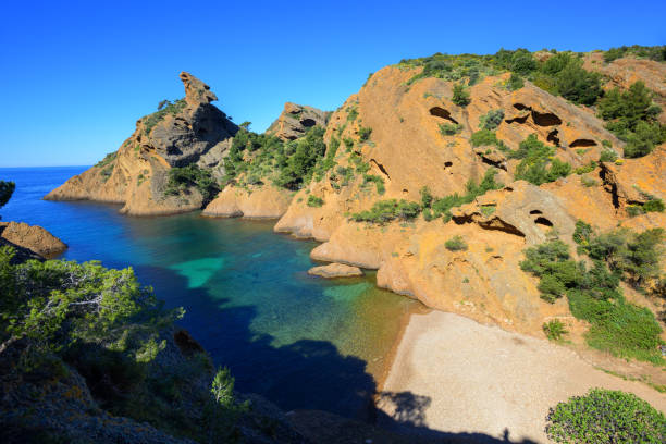 praia mediterrânea figuerolles por marselha, frança - lion sands - fotografias e filmes do acervo