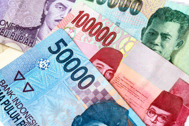 sfondo di denaro della rupia indonesiana - indonesian currency foto e immagini stock