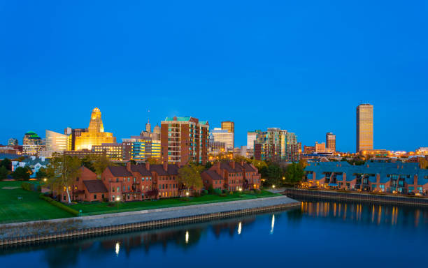 istock Buffalo Skyline at Dusk with Sunset Reflections 686443284
