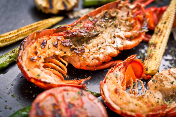 pyszne świeże gotowane i grillowane homary - lobster strip steak steak seafood zdjęcia i obrazy z banku zdjęć