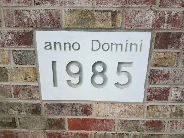 anno domini 1985 sign on red brick wall