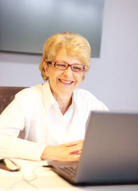 istock Business woman at the office 686500872