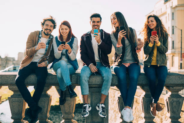 istock People texting in the city 686509328