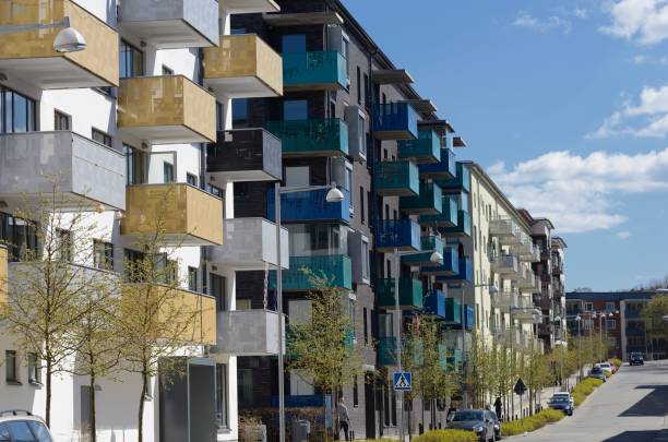 apartment building facade with windows and balconys - plattenbau homes architectural detail architecture and buildings imagens e fotografias de stock