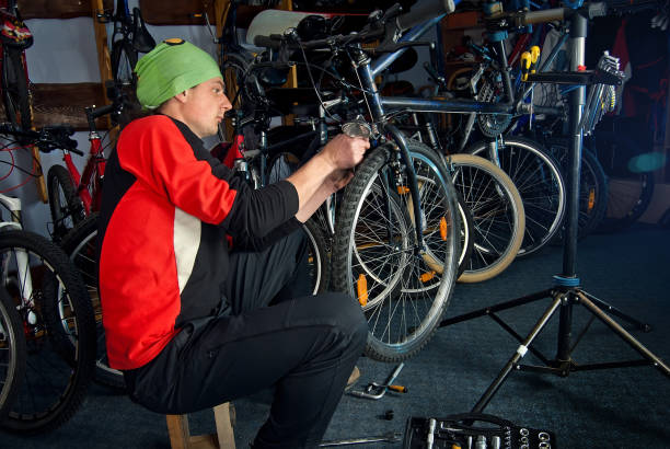 istock Master bike repairs in the workshop 10 686627538