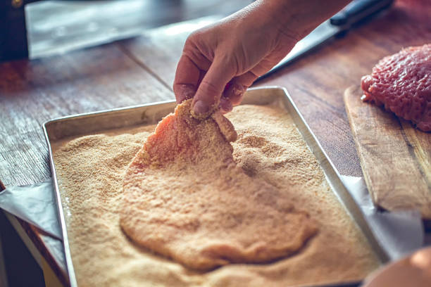 preparazione della wiener schnitzel - cutlet foto e immagini stock