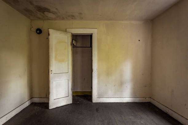 istock Bedroom in an abandoned home 686664146