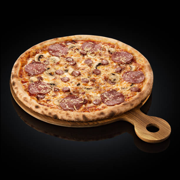istock Pizza Hunting, hunting sausages, olives, mozzarella 686678476