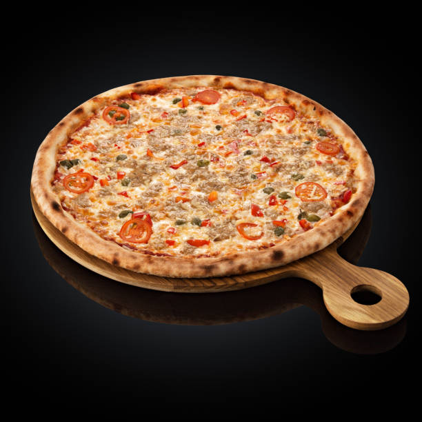 pizza assorted carne, manzo, pancetta, maiale, mozzarella, petto di pollo - pepperoni pizza green olive italian cuisine tomato sauce foto e immagini stock