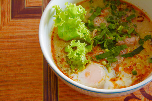 tom yam kung noodle, tom yam kung noodle - tom tom yum meal soup foto e immagini stock