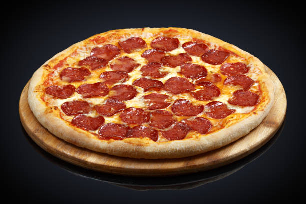 istock Pizza pepperoni, mozzarella, oregano 686727114
