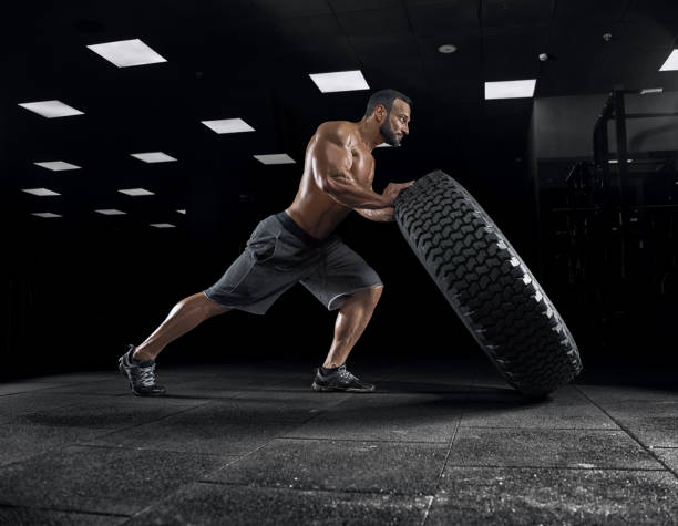 istock Adult guy bodybuilder posing in gym 686727976