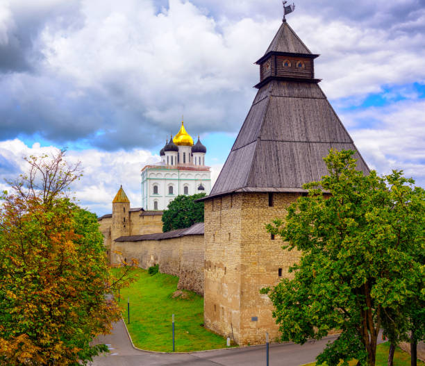 istock The Watch Tower and Trinity Church in Pskov Kremlin, Russia 686729320